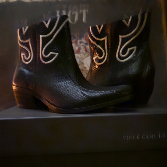 "VINCE CAMUTO" Ankle boots - Picture 11 of 11